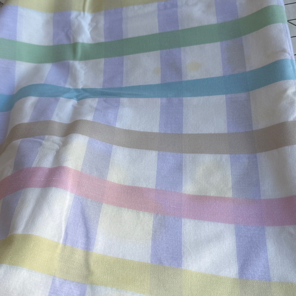 Vintage Spring Kitchen Linens Lot, 2 tablecloths, 2 table runners - Picture 16 of 16